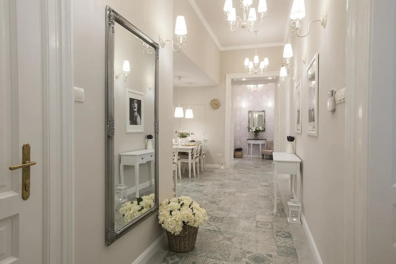 Bed & Breakfast Serenity Boutique Budapest